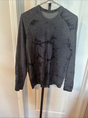 lululemon athletica charcoal gray long sleeve performance top